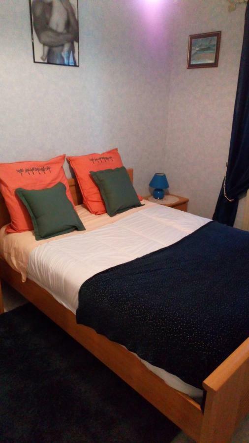 les tilleuls Hotel Janaillat Eksteriør billede